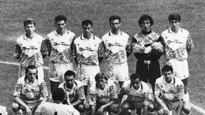 Dan Petrescu, primul din stâng, rândul de sus FOTO gazzetta.it