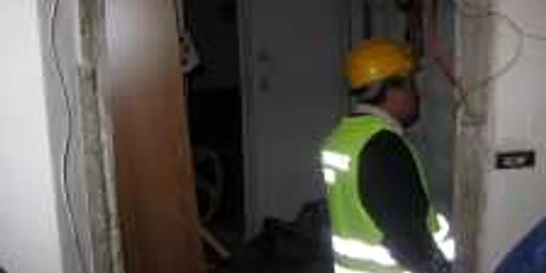 Explozia a distrus două apartamente