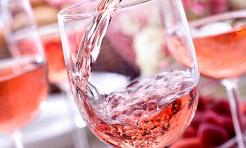 Vin de căpşuni, băutura aromată cu beneficii uriaşe pentru sănătate jpeg