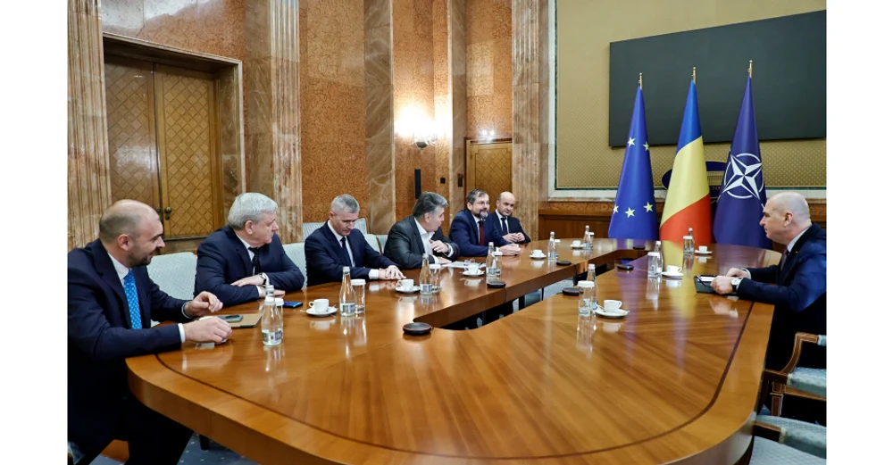 Premierul Ilie Bolojan a discutat cu primarii despre criteriile de finanțare a spitalelor municipale și reforma administrativă