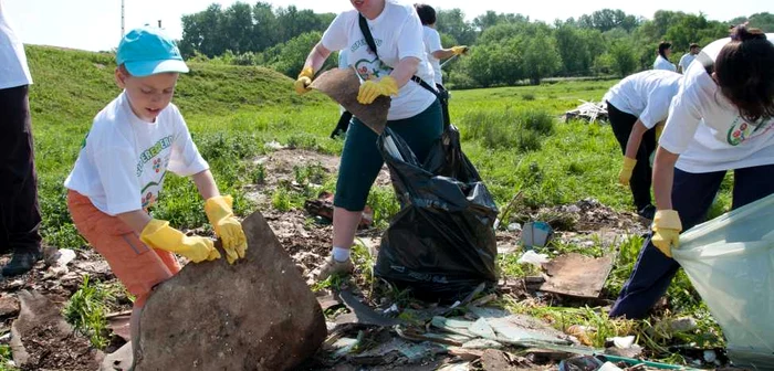 88% din elevii români consideră că poluarea aerului este cel mai mare pericol pentru mediul înconjurător FOTO: Mediafax