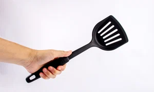 paleta neagra de cartofi shutterstock 2185717099 jpg