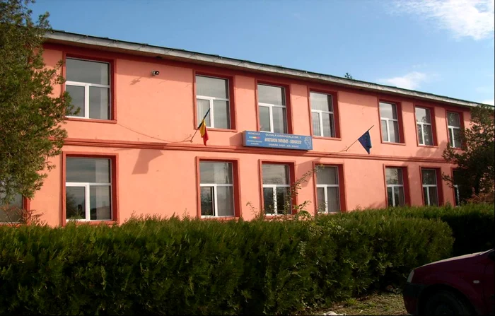 Liceul „Hortensia Papadat Bengescu“ din Iveşti