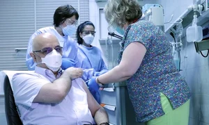 Raed Arafat s a vaccinat anti Covid 19 și îi sfătuiește pe români să se imunizeze jpeg