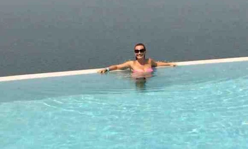 Vedetei îi place să se relaxeze în locații cât mai exotice jpeg