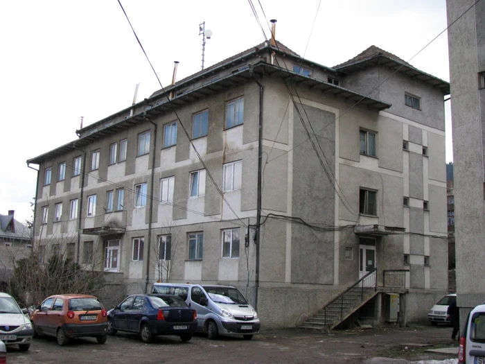Clădirea ce ar fi trebuit să devină cel mai modern sediu de poliţie din
judeţul Suceava este în paragină de şapte ani. FOTO Sandrinio Neagu