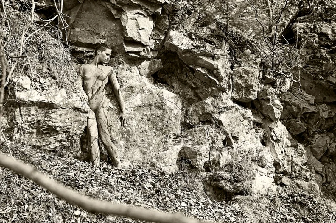 Dacă nu eşti atent, poţi să nici nu vezi persoana din fotografie
