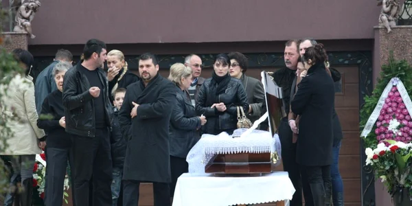 Sicriul cu trupul neînsufleţit al lui Gheorghe Mararu va fi plimbat cu trăsura pentru nunţi