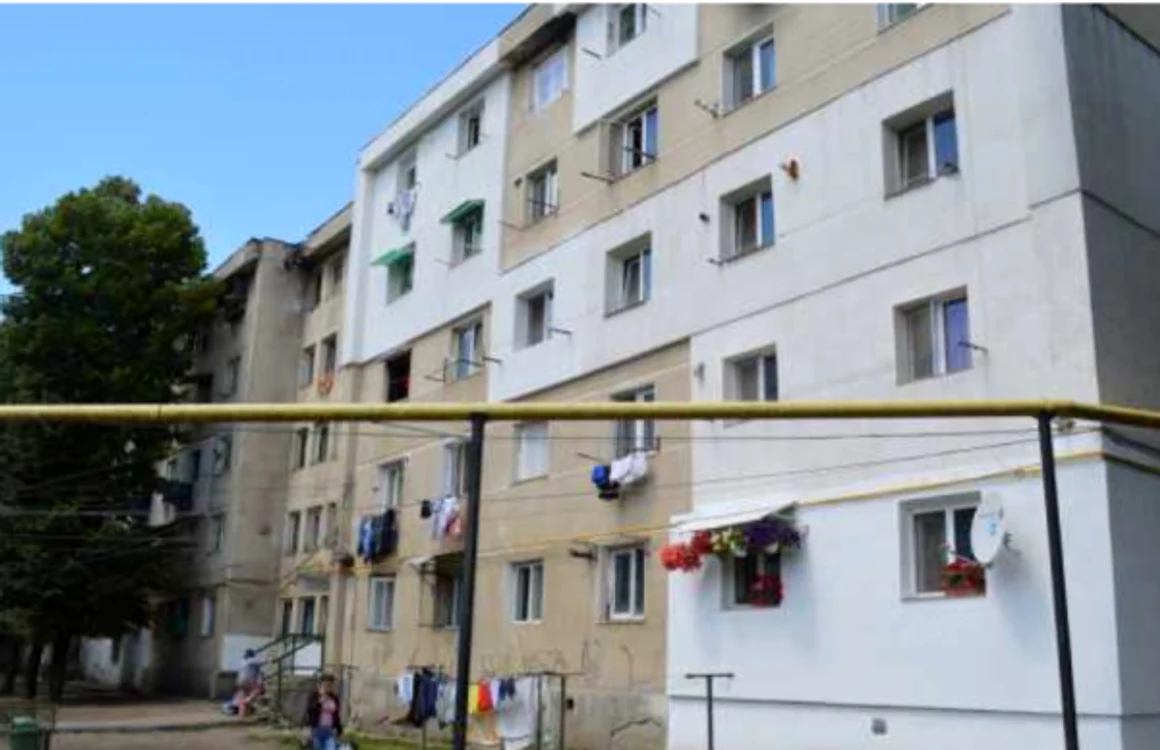 Blocul 32 din Vaslui  găzduieşte fictiv mii de basarabeni FOTO Simona Voicu