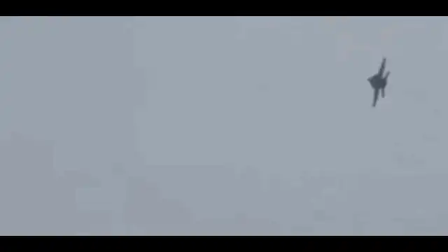 Moment critic deasupra Iranului: imagini dramatice arată cum un avion de luptă american scapă ca prin minune de o rachetă iraniană