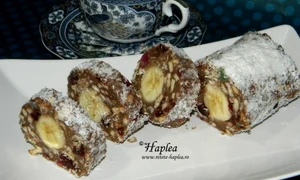 salam de biscuiţi cu banane şi nucă de cocos jpeg