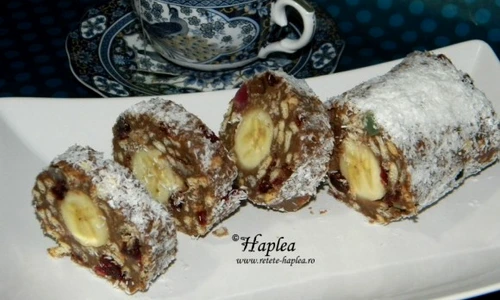 salam de biscuiţi cu banane şi nucă de cocos jpeg