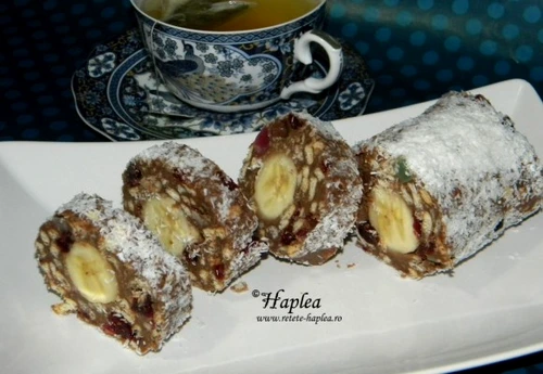 salam de biscuiţi cu banane şi nucă de cocos jpeg