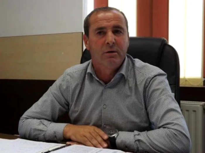 Primarul comunei Păulești, Sandu Tudor, este îngrijorat de numărul de îmbolnăviri