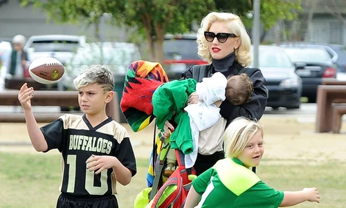 gwen stefani copii hepta 1947601 jpeg