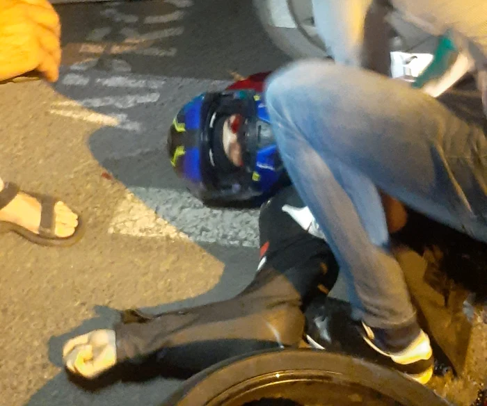 Oamenii au încercat să-i acorde prim ajutor FOTO Ștefan Cojocnean
