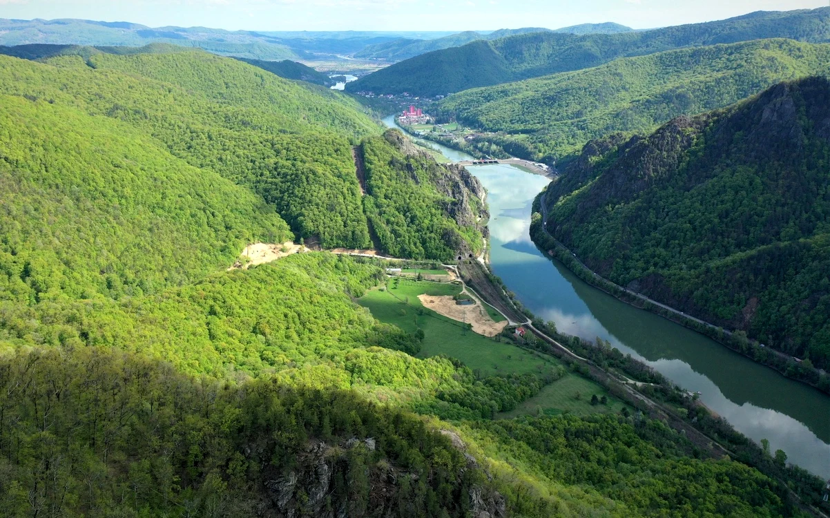 Valea Oltului Foto Răzvan Oprica, Parcul Național Cozia