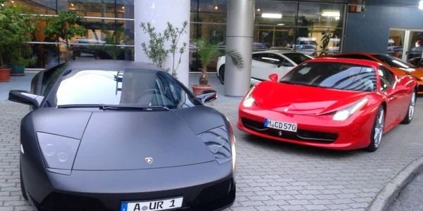Salon auto la o nuntă ţigănească din Timişoara FOTO Ştefan Both