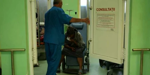  Pacienţii în stare gravă de la Spitalul Judeţean de Urgenţă din Craiova scot bani din buzunar ca să fie îngrijiţi. 