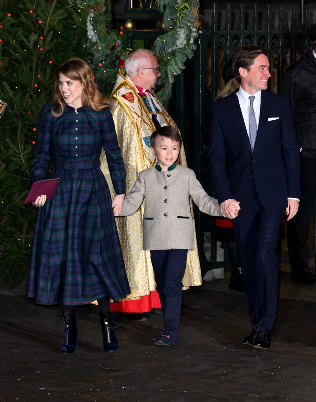 Prințesa Beatrice, soțul ei și fiul vitreg Wolfie foto Profimedia