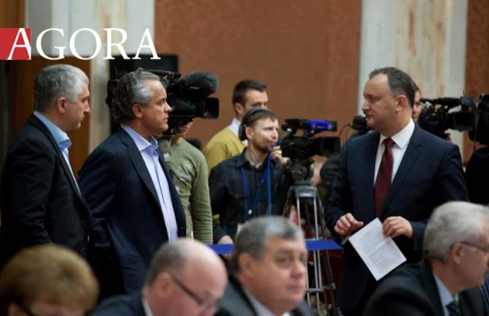 Oligarhul Vladimir Plahotniuc şi preşedintele R.Moldova, Igor Dodon                  Sursa foto: Agora.md