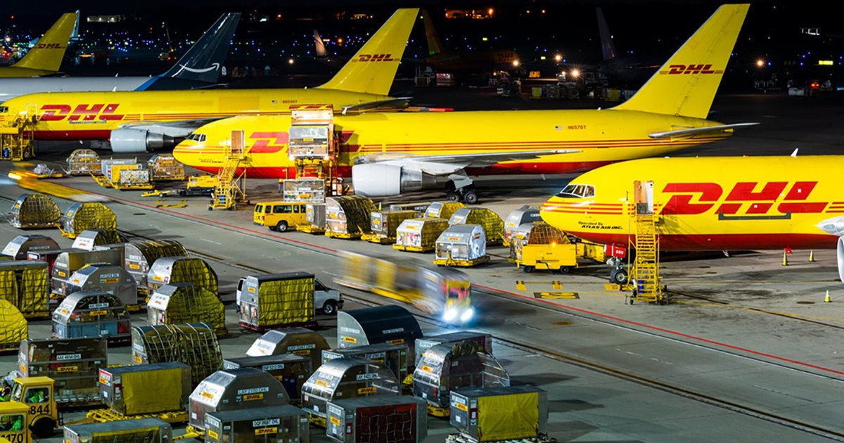 DHL suspendă livrările către SUA pentru coletele de peste 800 de dolari din cauza tarifelor lui Trump