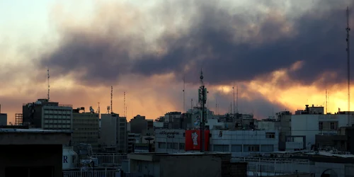 Atacurile SUA Israel continuă  Fum se ridică deasupra centrului Teheranului FOTO EPA EFE jpg