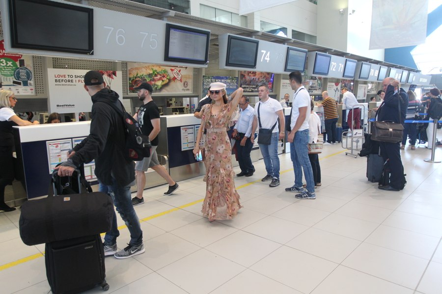 Turistă britanică, nevoită să-și anuleze vacanța în Corfu pentru care plătise 9.300 de euro după un incident la aeroport
