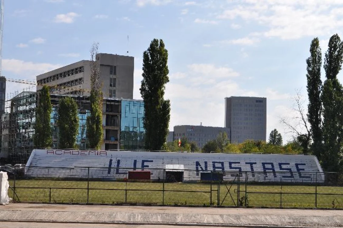 In 2012, fostul tenismen a reusit intr-un final sa intre in posesia terenului
