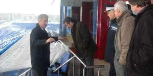 Primarul Gherghe le arată federalilor, dotările stadionului