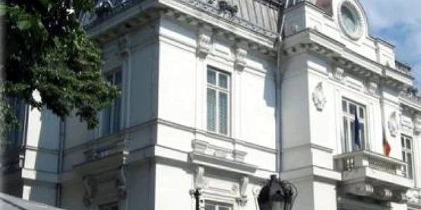 Ploieşti: Piese de sculptură la Muzeul de Artă