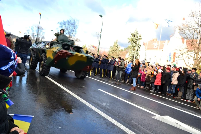 Ziua naţională a fost sărbătorită cu o paradă militară la Braşov. FOTOSimona Suciu.