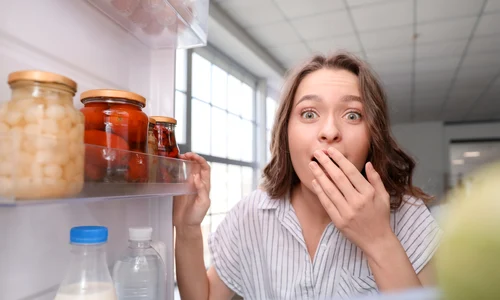 Alimente care devin toxice la frigider  Sursa foto shutterstock 1976067755 jpg