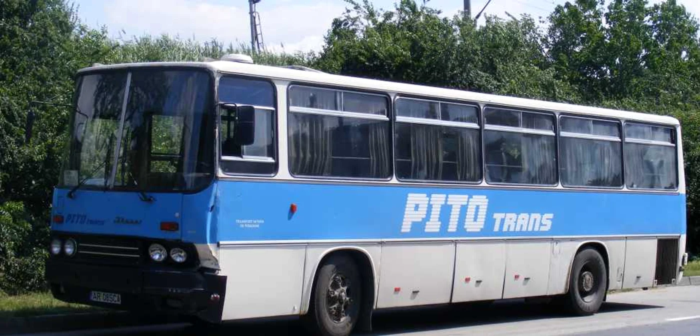 Autobuzul a fost avariat uşor