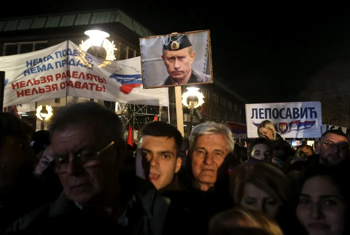 Sârbi defilând la Belgrad în onoarea lui Putin FOTO EPA-EFE