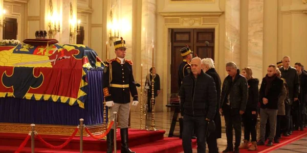 Regele Mihai - Depus la Palatul Regal FOTO Dorin Constanda