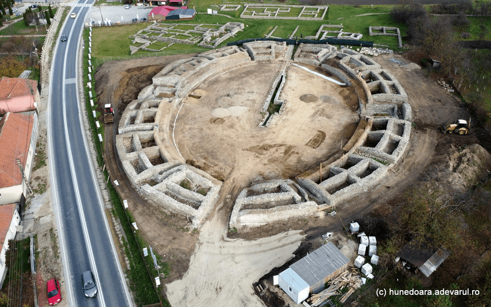 Colosseumul de sub Retezat trece prin transformări izbitoare. Șantier uriaș în Sarmizegetusa romană VIDEO