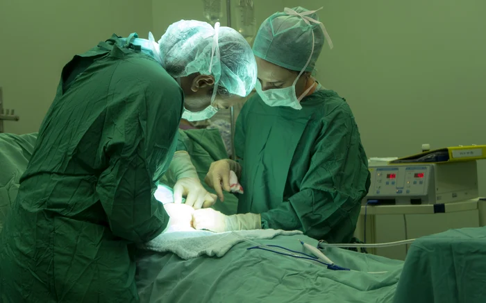 Transplantul organelor fetei a fost reușit. Foto: Freepik.com