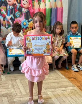 Antonia, fiica cea mică a Sânzianei Buruiană, a terminat grădinița foto: Arhiva personală