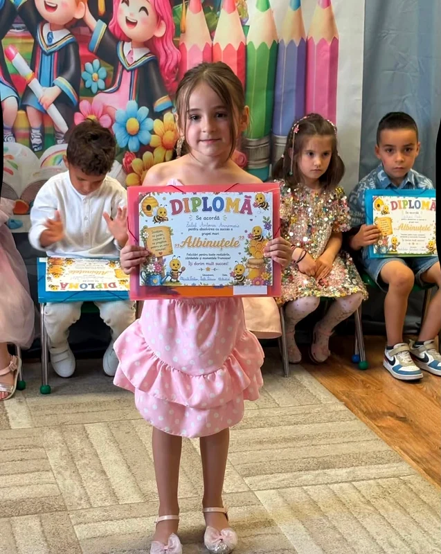 Antonia, fiica cea mică a Sânzianei Buruiană, a terminat grădinița foto: Arhiva personală 