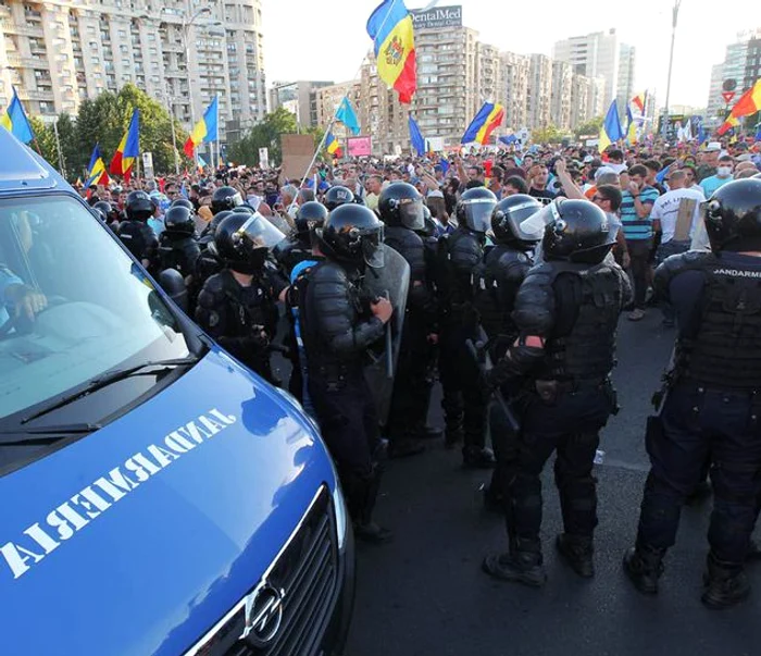 Violență și polarizare jpeg