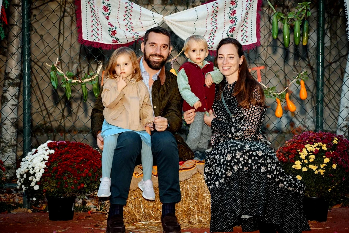 Alina Maria și Nicolae al României cu copiii foto FB jpg
