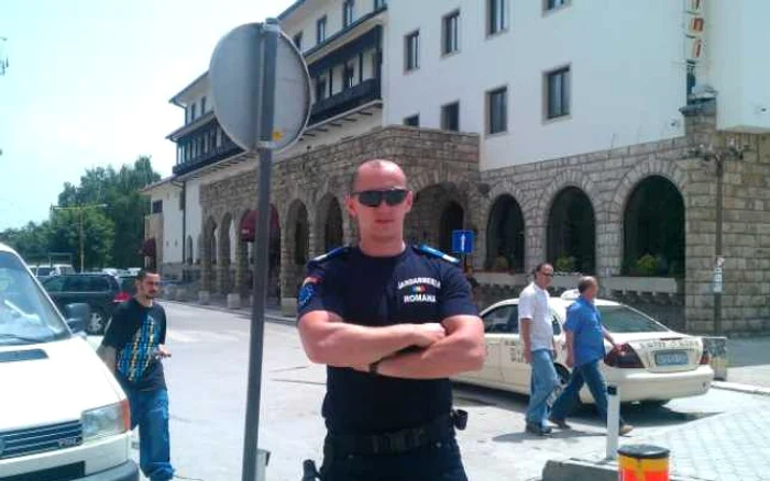 Plutonierul Dumitrel Apetrei în Kosovo - FOTO: ARHIVĂ PERSONALĂ