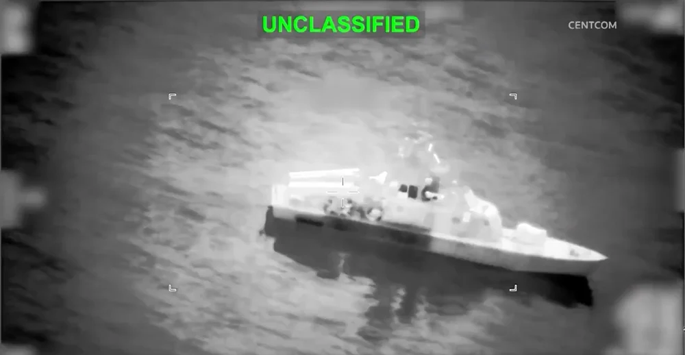 SUA anunță distrugerea a 16 nave iraniene suspectate că ar fi plasat mine în Strâmtoarea Ormuz. Iranul amenință că va bloca exporturile de petrol