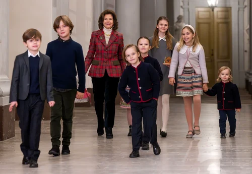 Regina Silvia a Suediei și cei 8 nepoți ai săi. FOTO: Profimedia