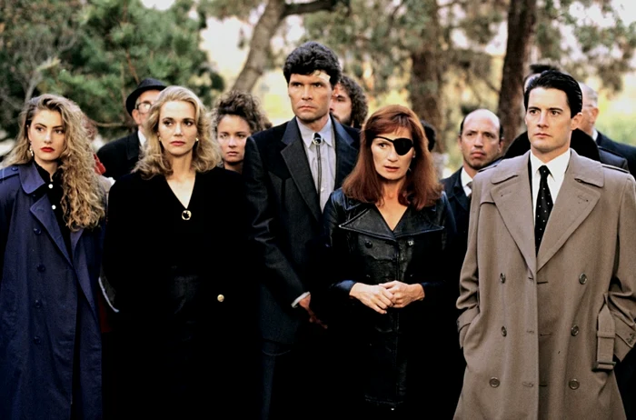 
    Noua serie "Twin Peaks" va avea o parte din distribuţia originală, printre care şi actorul Kyle MacLachlan (dreapta)Foto: theguardian.com  