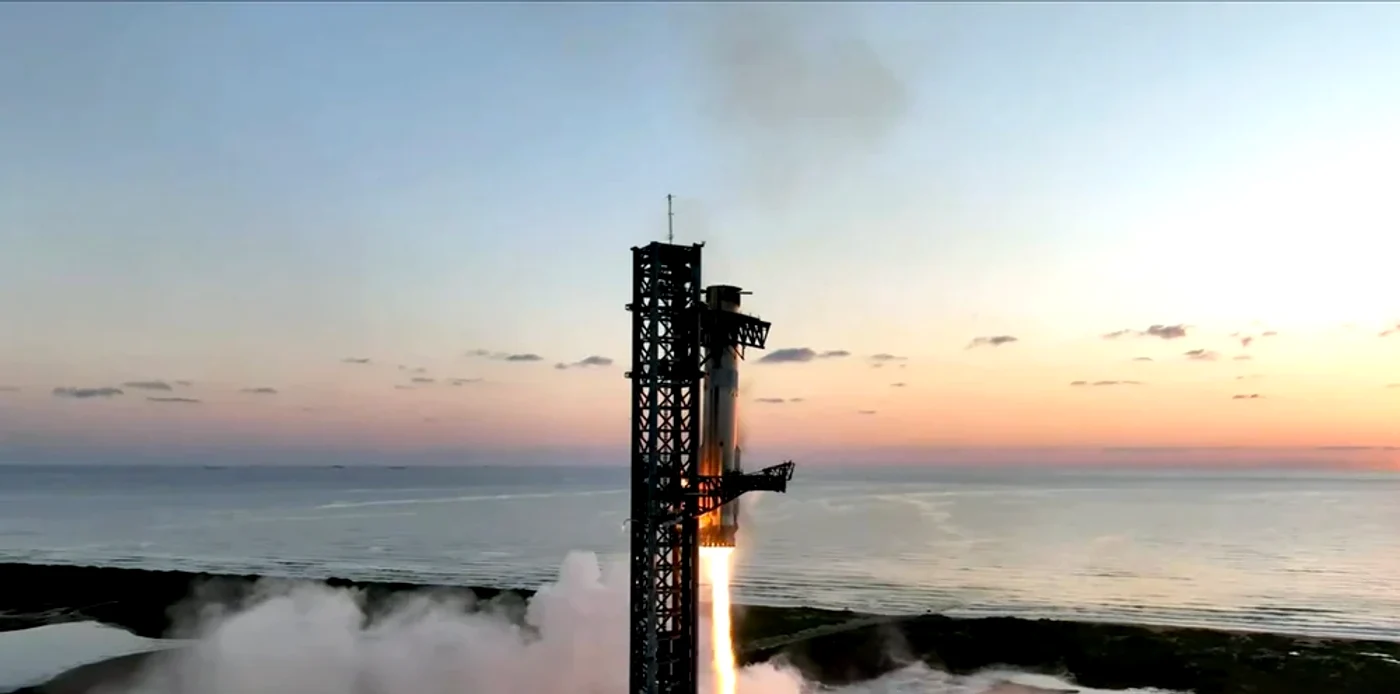 Racheta SpaceX, prinsă în gheare FOTO: captură video