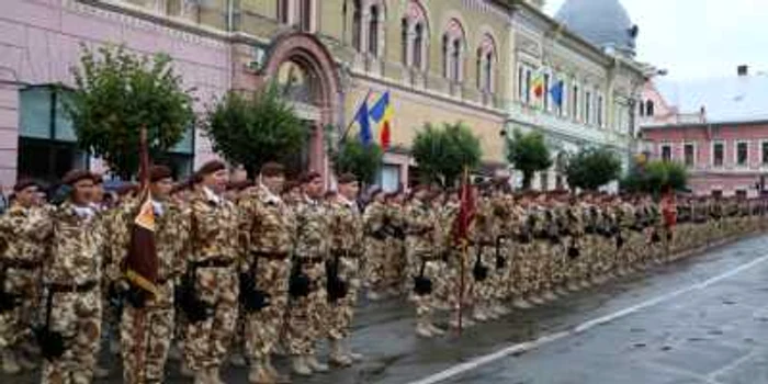 Imagine de la ceremonia de plecare a militarilor români spre Afganistan. FOTO: Mapn.