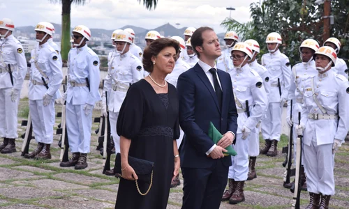 Prințul Rafael al Braziliei, succesorul Printului Antonio de Orleans Braganza cu mama sa, Prințesa Cristina, la înmormântarea tatălui său   profimedia 0932596417 jpg