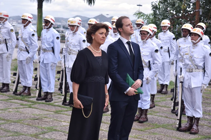 Prințul Rafael al Braziliei, succesorul Printului Antonio de Orleans Braganza cu mama sa, Prințesa Cristina, la înmormântarea tatălui său   profimedia 0932596417 jpg